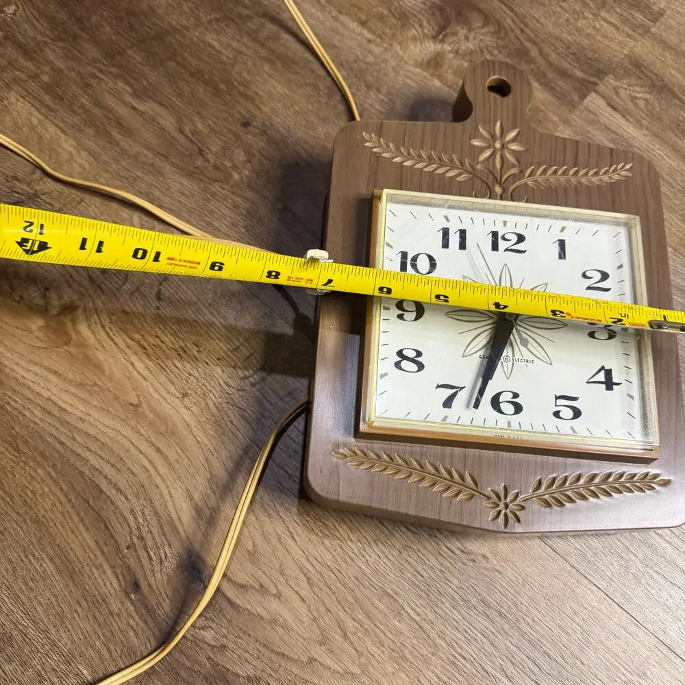 VTG GE General Electric Kitchen Wall Clock 2146 Wood Grain Plastic Cutting Board